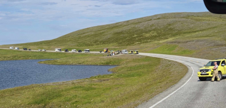 Personer på motorsykkelen er skadet Personer på motorsykkelen er skadet