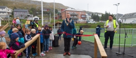 Ny skolegård åpnet i Honningsvåg Ny skolegård åpnet i Honningsvåg