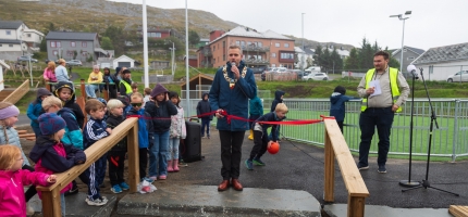 Ny skolegård åpnet i Honningsvåg Ny skolegård åpnet i Honningsvåg