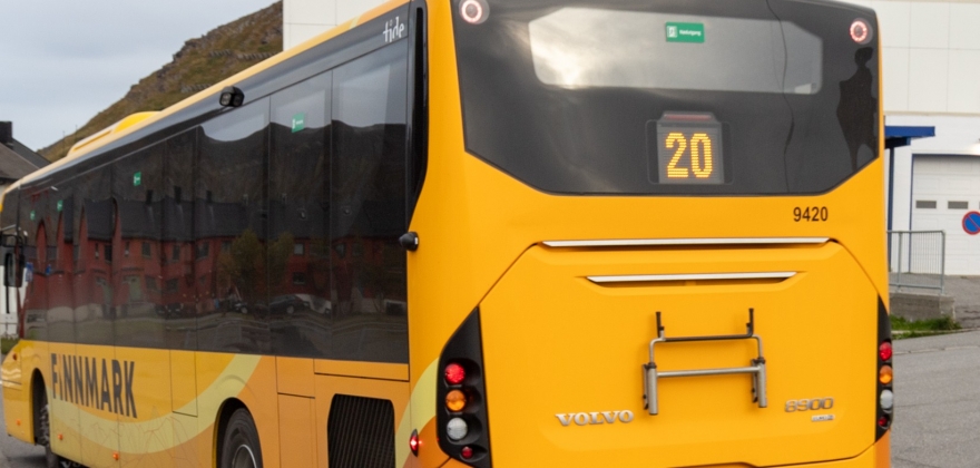 Stor buss på plass i Havøysund Stor buss på plass i Havøysund