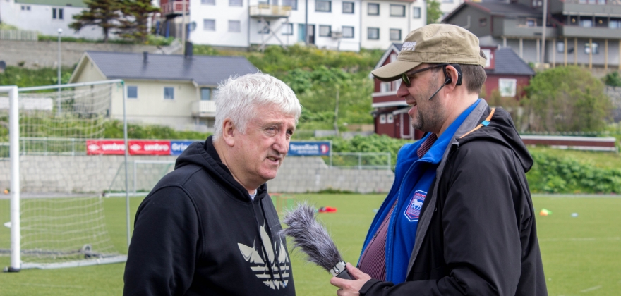 Skal informere om tiårsjubileet  Skal informere om tiårsjubileet