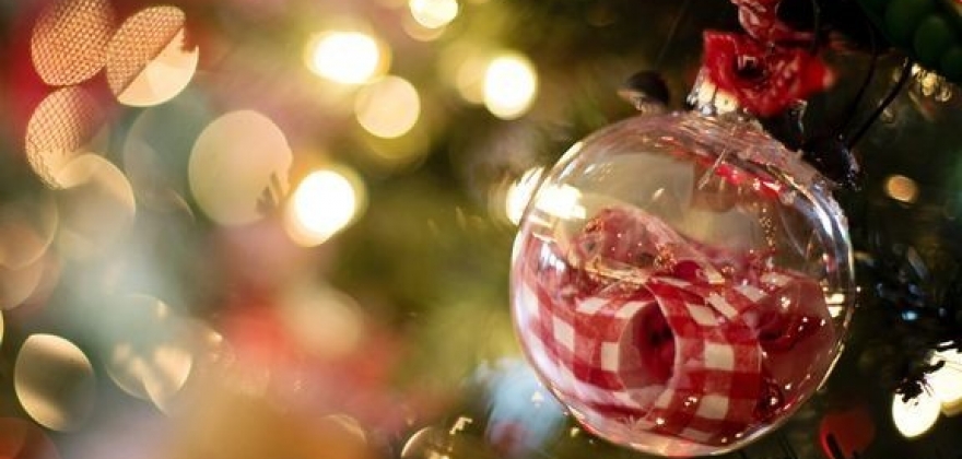 Mener du bør slå av julelysene om natta Mener du bør slå av julelysene om natta