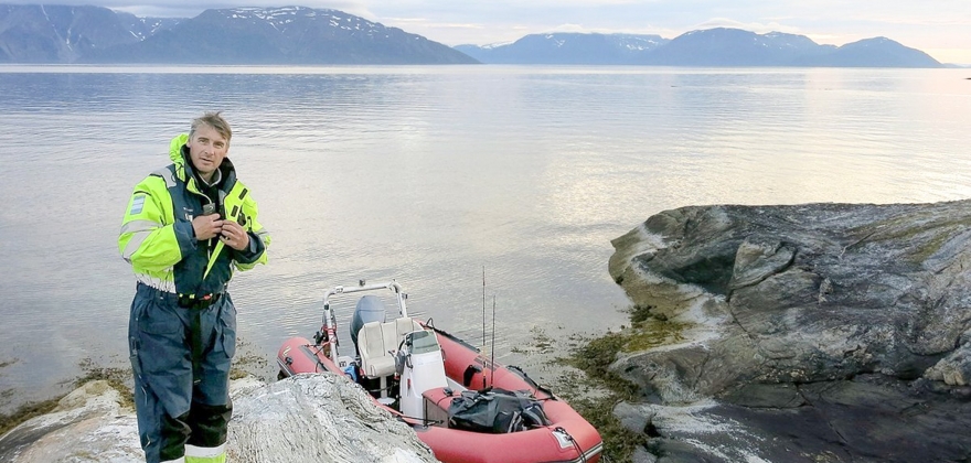 Lytter etter fisk i Olderfjord Lytter etter fisk i Olderfjord