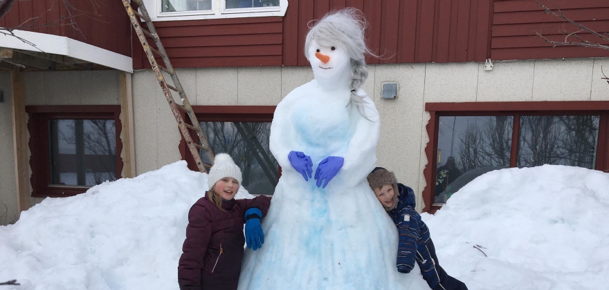 Hjemmelekse i dag. Lag snømann! Hjemmelekse i dag. Lag snømann!