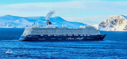 Mein Schiff 3 fikk store skade i Bremerhaven søndag Mein Schiff 3 fikk store skade i Bremerhaven søndag