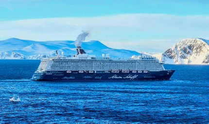 Mein Schiff 3 fikk store skader i Bremerhaven søndag Mein Schiff 3 fikk store skader i Bremerhaven søndag