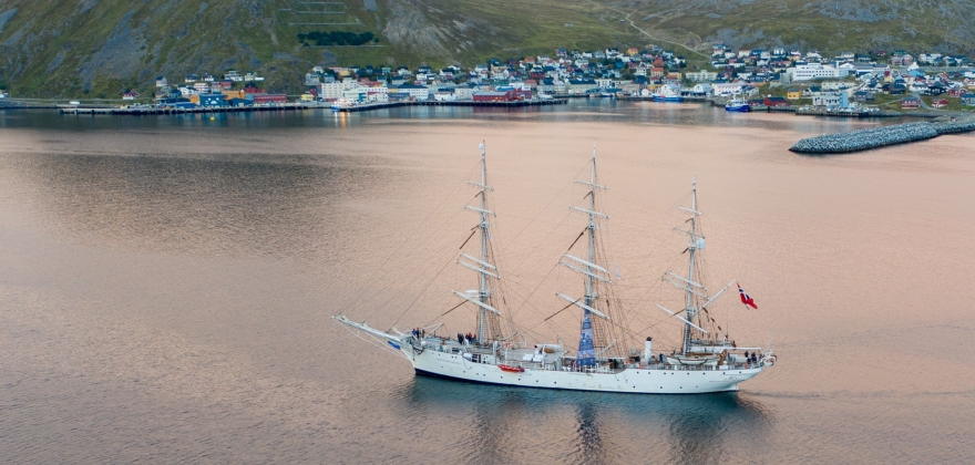 Christian Radich i Honningsvåg søndag - Se video Christian Radich i Honningsvåg søndag - Se video