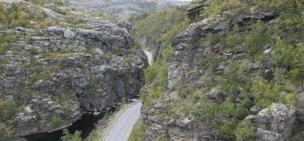 Etterlengtet utbedring av flaskehals i rasfarlig område starter neste år Etterlengtet utbedring av flaskehals i rasfarlig område starter neste år