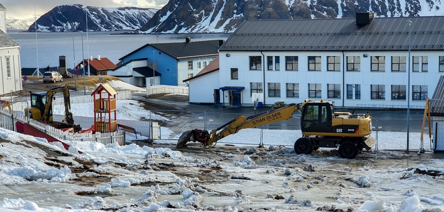 Arbeidet med ny lekeplass er i gang 