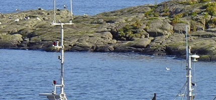 Sjark rak på land ved fotballbanen i Honningsvåg Sjark rak på land ved fotballbanen i Honningsvåg