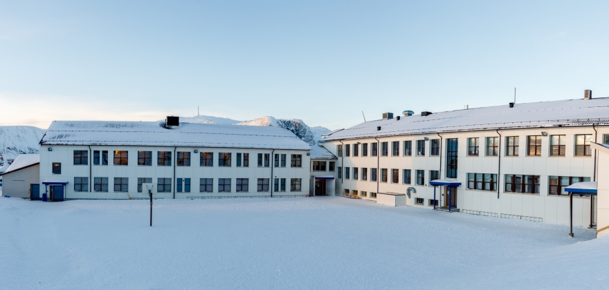 Stenger skoler og barnehager