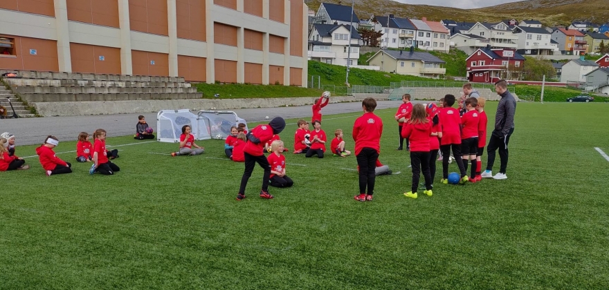 Fri fra skolen, fotballgruppa tilbyr fotballskole Fri fra skolen, fotballgruppa tilbyr fotballskole