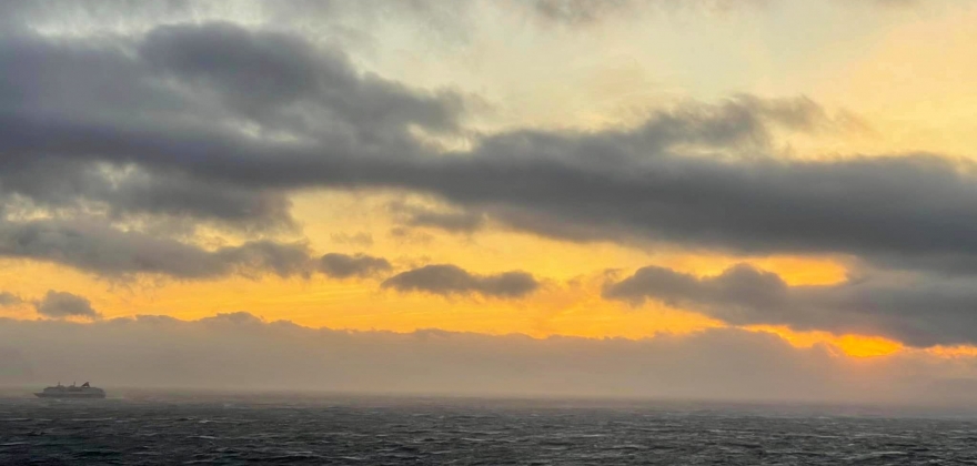 Kong Harald seilte forbi Honningsvåg Kong Harald seilte forbi Honningsvåg