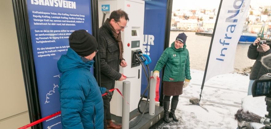 Åpnet verdens nordligste lynlader Åpnet verdens nordligste lynlader