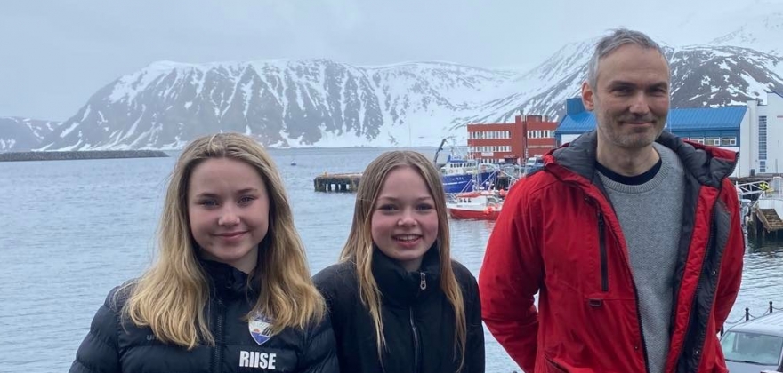 Oppfordring fra Emie, Emma og Martin: Møt opp på Nordkapp-platået på 17. mai! Oppfordring fra Emie, Emma og Martin: Møt opp på Nordkapp-platået på 17. mai!