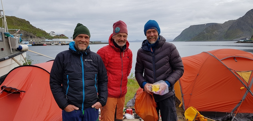Tre rustne menn padler Norge 
