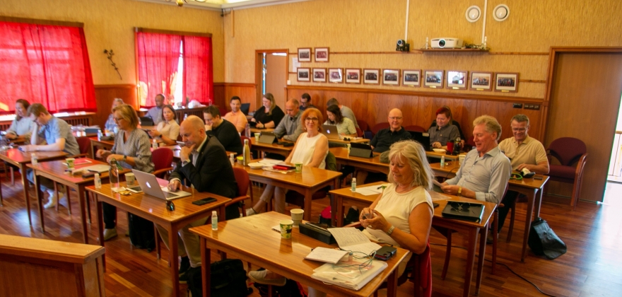 Kommunestyret krever minibank Kommunestyret krever minibank