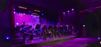 Inger Anne Dokken vant første premie i skolekorpsets julelotteri Inger Anne Dokken vant første premie i skolekorpsets julelotteri