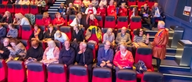 Har flyttet søndagens forestillinger til lørdag Har flyttet søndagens forestillinger til lørdag