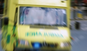 Kvinne kjørte i lyktestolpe Kvinne kjørte i lyktestolpe