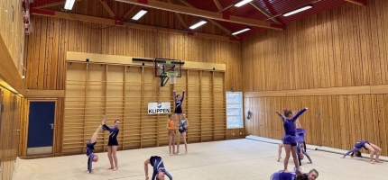 Gymnaster viste seg frem for publikum i Hammerfest 
