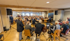 Markerer eldredagen i Honningsvåg Markerer eldredagen i Honningsvåg