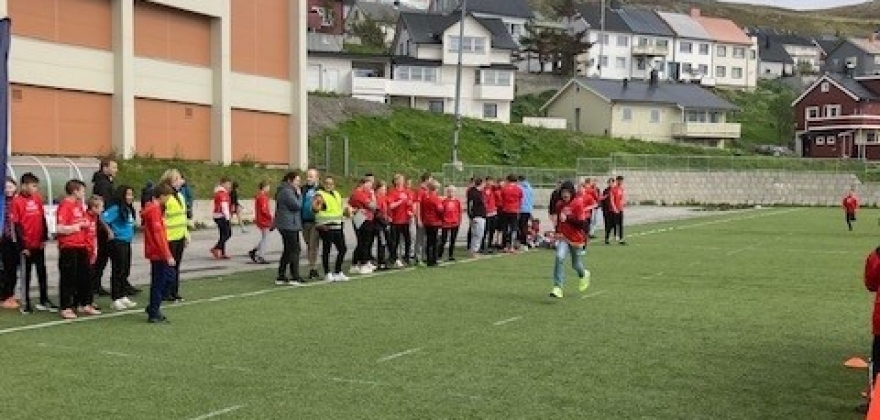 Skoler i Finnmark deltok på Tine-stafetten 