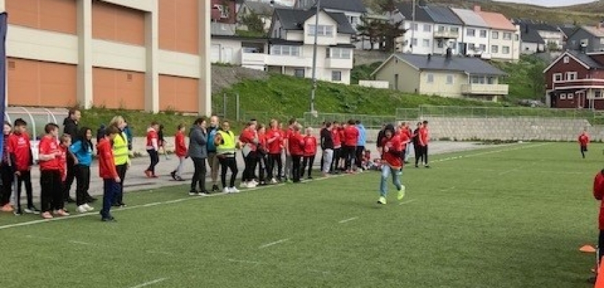 Skoler i Finnmark deltok på Tine-stafetten Skoler i Finnmark deltok på Tine-stafetten