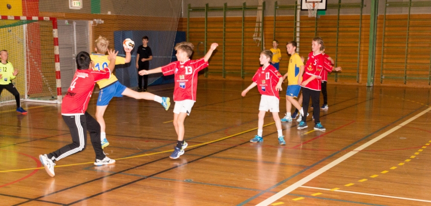 Hndballgruppa fr besk fra st-Finnmark