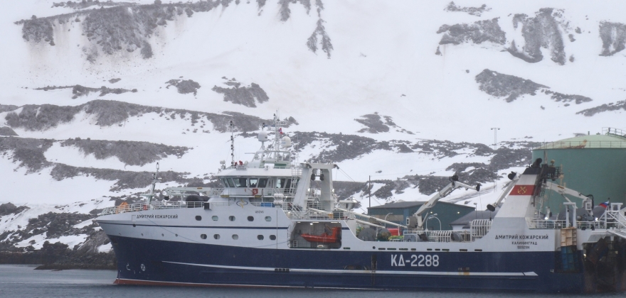 Tråler brakt opp til Honningsvåg Tråler brakt opp til Honningsvåg