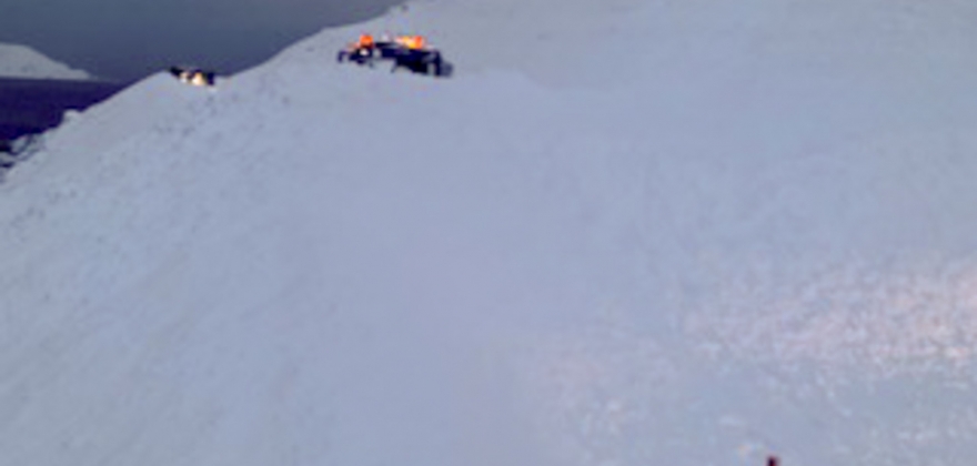 Brøytebil tatt av ras i Skipsfjorden Brøytebil tatt av ras i Skipsfjorden