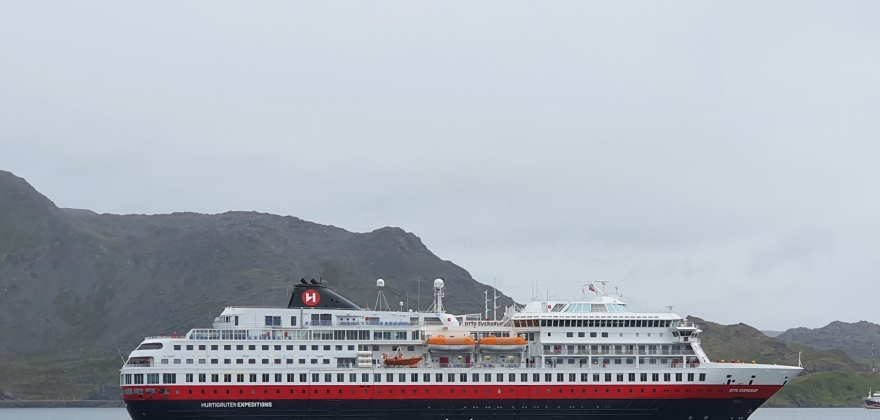 Cruiseskipet Otto Sverdrup i Honningsvg 