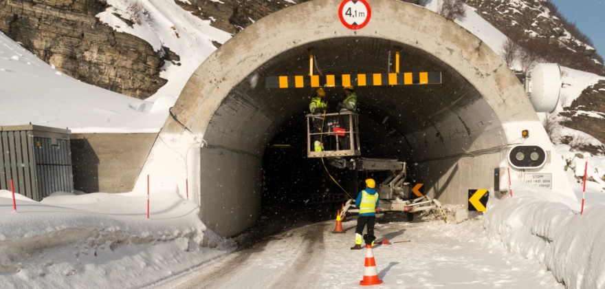 Skarvbergtunnelen stengt til klokken 16  Skarvbergtunnelen stengt til klokken 16