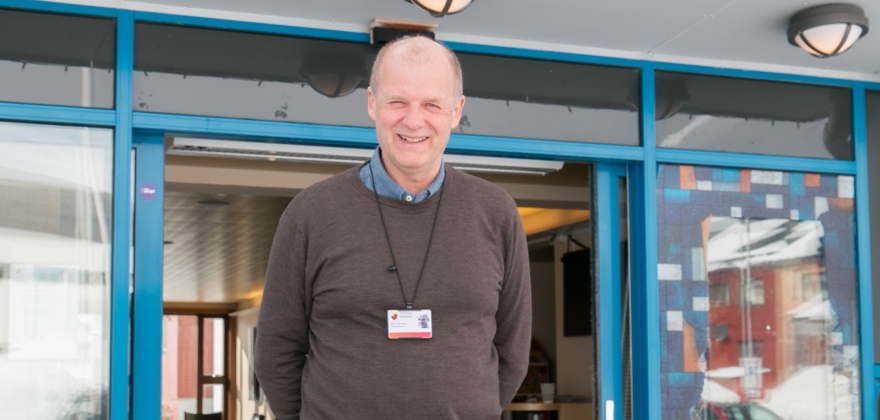 Den tidligere kommunedirektøren opptrer hos Corner Den tidligere kommunedirektøren opptrer hos Corner