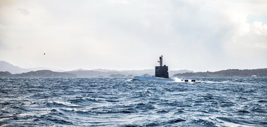 Ubåten på tur til havs utenfor Nordkapp 