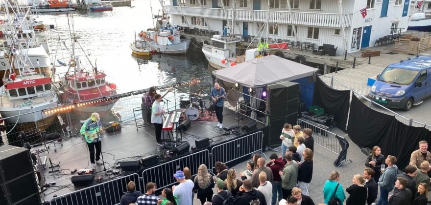 Startet kvelden med utekonsert Startet kvelden med utekonsert