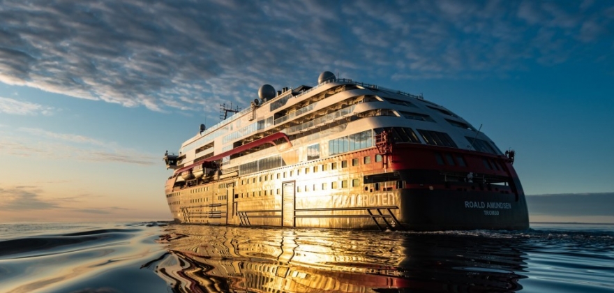 To Hurtigruten-ansatte testet positivt for covid-19 To Hurtigruten-ansatte testet positivt for covid-19