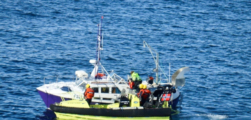 Slepte båt til Skarsvåg Slepte båt til Skarsvåg