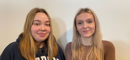 Maria og Sandra synes det har vært en fin uke i Nordkapp Maria og Sandra synes det har vært en fin uke i Nordkapp