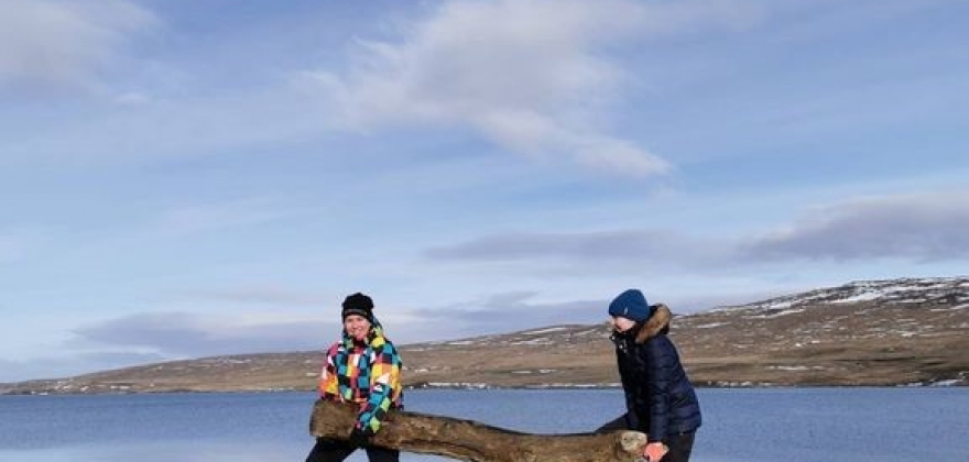 Melder seg på strandrydding  Melder seg på strandrydding