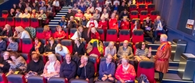Filmfestivalen åpnet med musikk og hyllest til kongen Filmfestivalen åpnet med musikk og hyllest til kongen