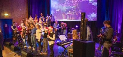 Fullsatt aula under kulturskolens juleavslutning Fullsatt aula under kulturskolens juleavslutning