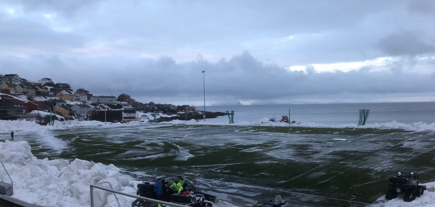 Fikk bort snøen, men det blir ikke kamp på stadion på lørdag Fikk bort snøen, men det blir ikke kamp på stadion på lørdag