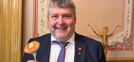 Strifeldt var med på forslag om permanent fritak for CO₂-avgift for fiskeflåten som fikk flertall Strifeldt var med på forslag om permanent fritak for CO₂-avgift for fiskeflåten som fikk flertall