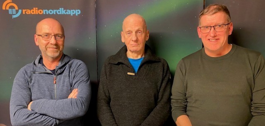 Samler inn gevinster til julelotteriet  Samler inn gevinster til julelotteriet