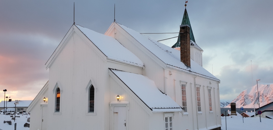 Kirkene åpner igjen – inntil videre Kirkene åpner igjen – inntil videre