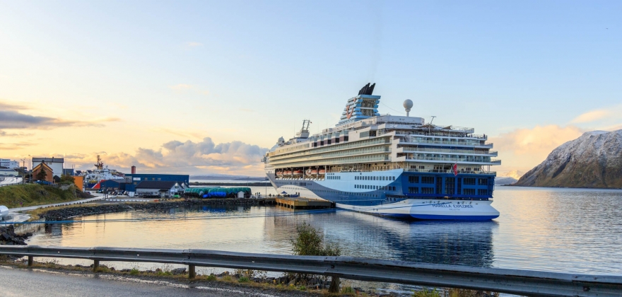 Cruiseskip anløp - bildeserie Cruiseskip anløp - bildeserie
