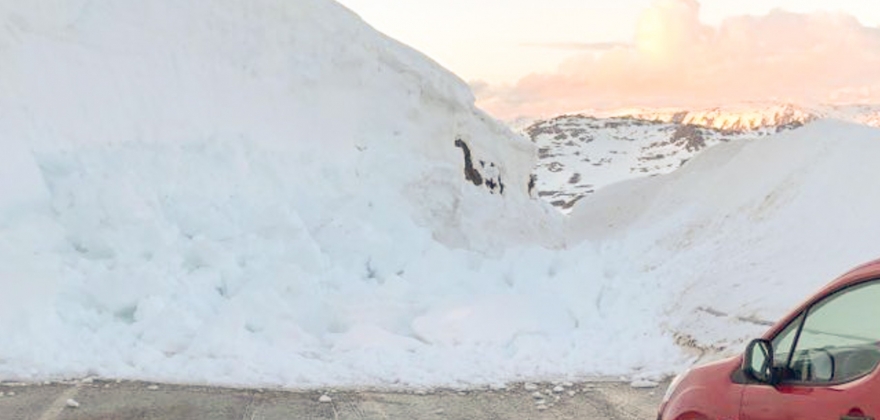 Snøskred i Skarsvågrevva Snøskred i Skarsvågrevva