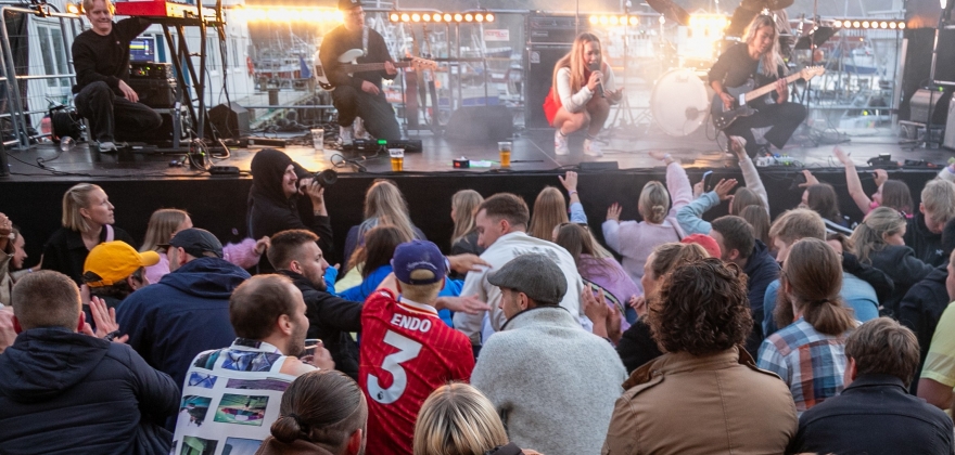 Stenger Sjøgata for trafikk torsdag ettermiddag  Stenger Sjøgata for trafikk torsdag ettermiddag