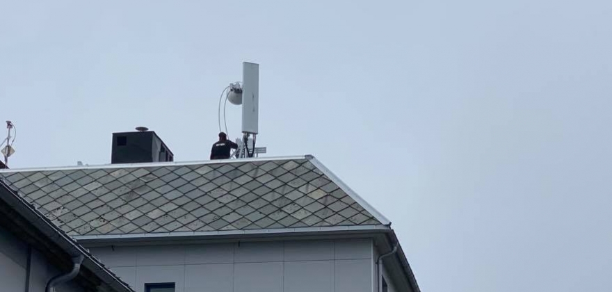 Verdens nordligste 5G-basestasjon satt i drift i Honningsvåg Verdens nordligste 5G-basestasjon satt i drift i Honningsvåg